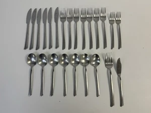 Juego de 24 cubiertos de acero inoxidable Onieda Tortellini - Imagen 1 de 9