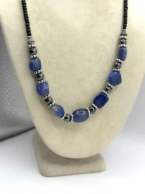 Collar de piedras preciosas semipreciosas tono azul y denim negro y plata  Foto 1 de 4