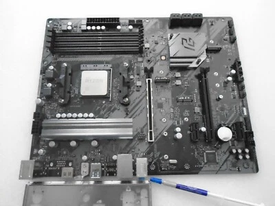 ASRock B550 PHANTOM GAMING 4 AM4 Motherboard Combo w/ RYZEN 3 3100 3.6 - 3.9 - Image 1 of 4