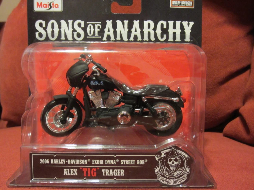 Sons of Anarchy Maisto 1/18 diecast harley-davidson motorcycles