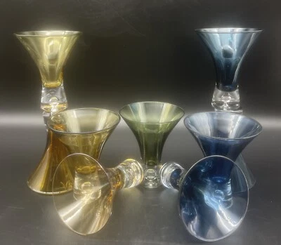 Vasos Martini Elegance by Artland con base de burbujas suspendidas multicolor 5 oz - 9 Foto 1 de 4