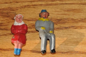 Vintage Barclay Manoil Metall Figuren Paar Mann & Frau sitzend Made in USA Spielzeug - Bild 1 von 13