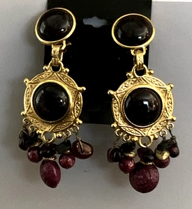 Kräftige lila Ohrhänger Clip auf Ohrringe goldfarben Statement Schmuck EXPRESS signiert - Bild 1 von 14