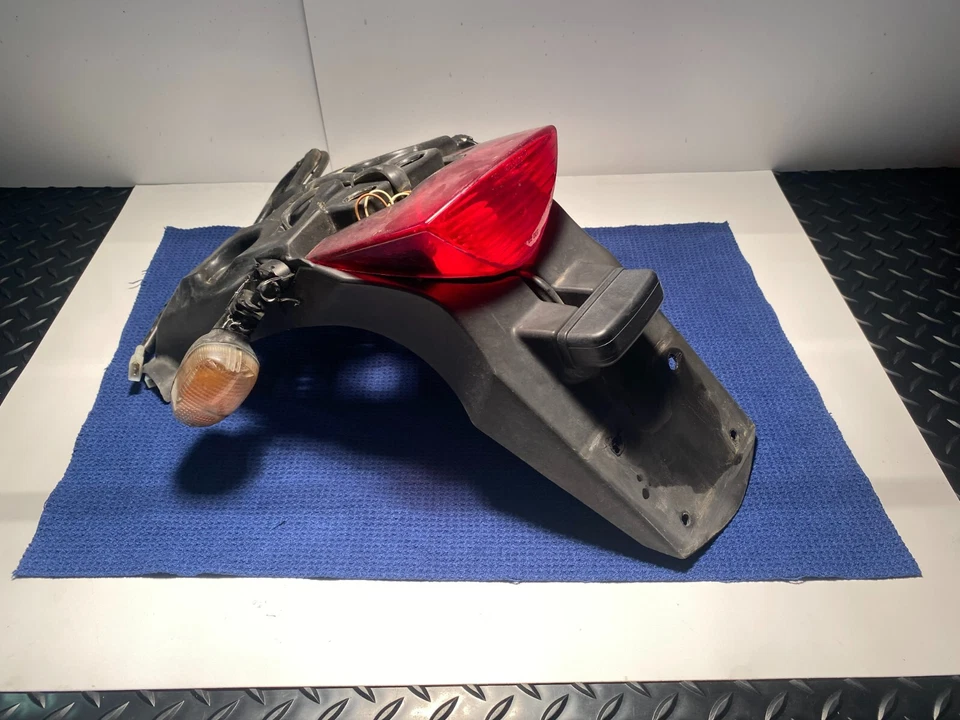 Suporte de placa 2005 KTM 950 COM lanterna traseira KTM ADVENTURE 950 FABRICANTE DE EQUIPAMENTO ORIGINAL - Imagem 1 de 4