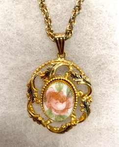 Vintage Whiting & Davis goldfarbener ovaler Rosenanhänger auf 22 Zoll Seilkette - Bild 1 von 8