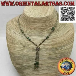 Collana girocollo, giada verde grezza e argento 925 ‰ infilati con ciuffetto (fa - Foto 1 di 2