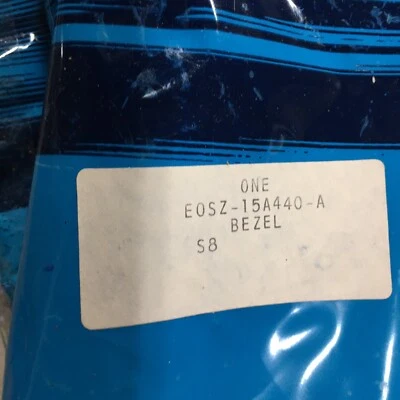 NOS E0SZ15A440A 1980 1981 年 1982 年福特雷鸟右后侧灯边框 — 第 1/2 张图片