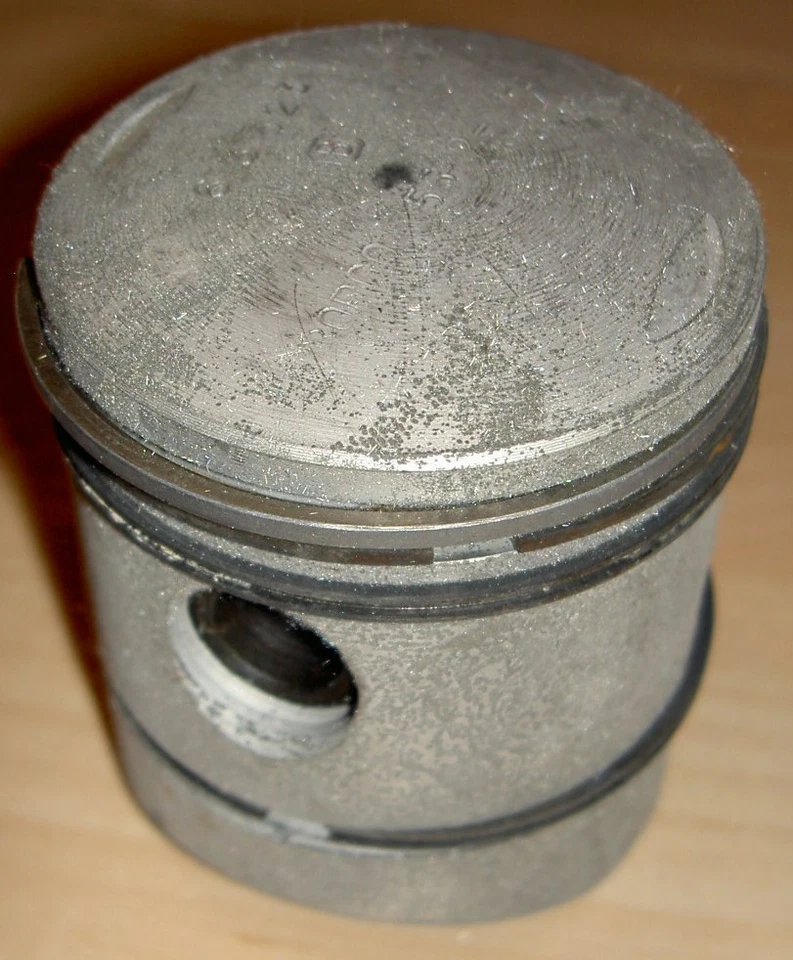 1958-66 Ducati Bronco 125cc NOS 55.2mm piston assembly with rings and wrist pin - Image 1 of 1