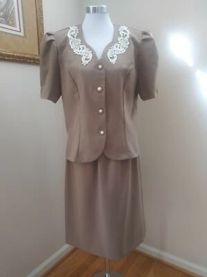 Traje Falda Vintage Años 80 Good Times 2 Piezas Tostado Talla 16P con Acento de Encaje Usado en Excelente Condición Foto 1 de 4