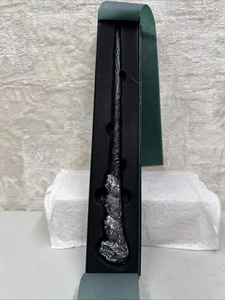 Gran Varita Oficial Harry Potter Artes Oscuras Diseño Exclusivo Estudio Tour Londres - Imagen 1 de 6