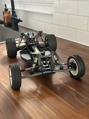 Team Associated RC10B4 Factory Team Competition 2wd Buggy Vintage RC10 B4 *RARE* - Image 1 of 4