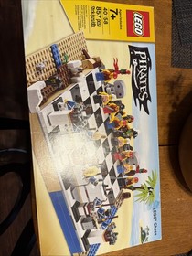 Brand New Never Opened LEGO Pirates Chess 40158