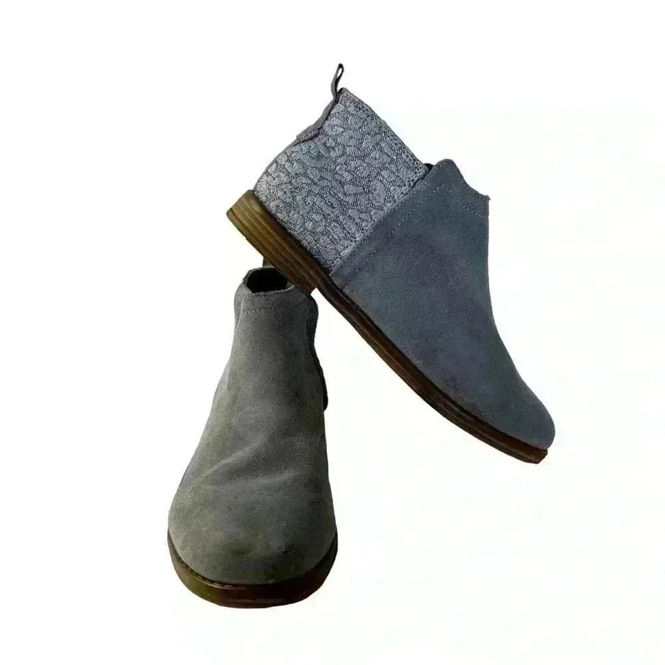 Botín de gamuza TOMS clásico para niñas jóvenes Deia sin cordones acero-gris Foto 1 de 4