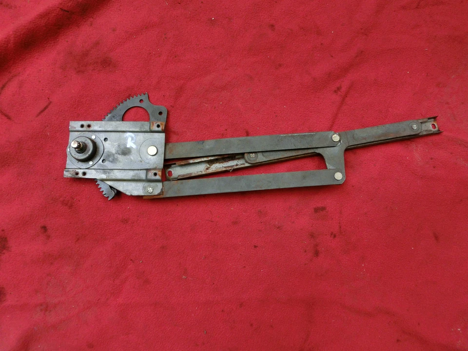 Window regulator right Honda N600 manufactured 1967-1973 - Image 1 of 1