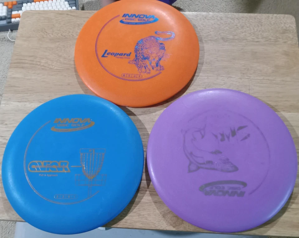 批量 3 件 Innova Disc 高尔夫 Aviar Leopard Shark 6521 4402 2301 范围推杆 — 第 1/4 张图片
