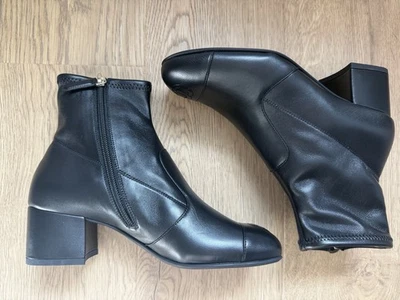 Auténticas Nuevas Botas Chanel Talla 35 Negras Piel de Cordero Tobillo Puntera Logo CC Italia Foto 1 de 4