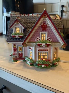 Departamento 56 Snow Village 2002 Corazones y Flores Casa de Campo Young Love Accesorio Retirado - Imagen 1 de 11