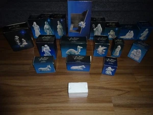 Avon Nativity Collectibles White Porcelain Set 20 Pieces w Creche - Picture 1 of 3
