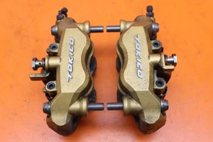 05-06 KAWASAKI NINJA ZX6R OEM JUEGO DE PINZAS DE FRENO DELANTERAS DERECHA IZQUIERDA PAR - Imagen 1 de 17