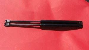 2x Gasfeder Heckklappendämpfer BMW E34 Limousine Limo NEU inc. Paketversand - Bild 1 von 1