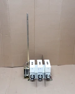 ABB OETL-NF400 Disconnect Switch - BROKEN DIVIDER PANEL - Picture 1 of 6