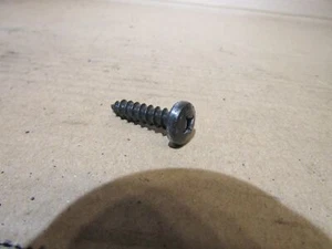 Isuzu Trooper Duty 3.0 Mk2 Puerta Trasera Izquierda Tarjeta Moldeada Manija Montaje Tornillo - Imagen 1 de 4