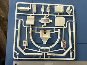 Juego de mesa Mystery Mansion 1995 piezas de muebles blancos de repuesto - Imagen 1 de 15