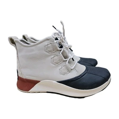 Bota Sorel Out N About Feminina Impermeável Tamanho 11 NL4862-920 Bege Claro/Preto - Imagem 1 de 4