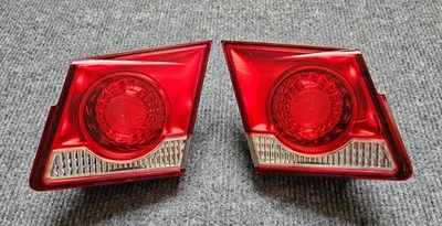 Luces traseras interiores derecha e izquierda del maletero Chevrolet Chevy Cruze 2011-2015 OEM de fábrica Foto 1 de 4