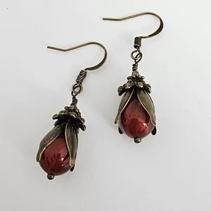 Pendientes florales cuentas de vidrio rojo bronce antiguo - Imagen 1 de 2