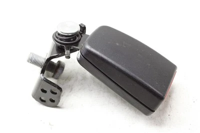 Mercedes C43 AMG 2017 sedán hebilla de cinturón de seguridad trasero izquierdo LH 17-20 Foto 1 de 4