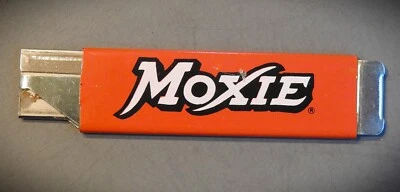 Cuchillo cortador de caja de cartón de soda Moxie antiguo RARO con hoja retráctil Foto 1 de 3