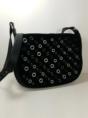 Bolso de hombro Vince Camuto de cuero negro y gamuza con tachuelas  Foto 1 de 4