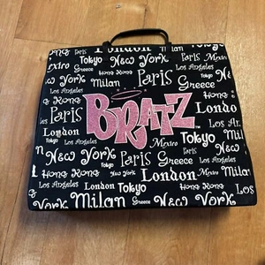 Estuche de Transporte Colección Bratz 8 Muñecas Muñecas Vintage Estuche Baúl Bo USADO - Imagen 1 de 12