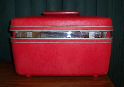 Vintage Red Samsonite Silhouette Overnight Train Case Luggage with Key & Mirror - Image 1 of 4