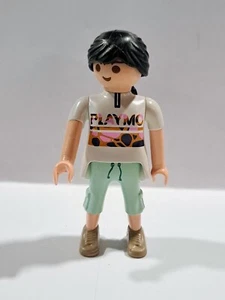 PLAYMOBIL CHICA JOVEN PANTALON CORTO Y MORENA - 25/6/21 - Imagen 1 de 1
