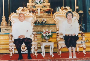 Camboya Norodom Sihanouk 1922-2012 y Norodom Monineath 1936 - Foto autógrafa - Imagen 1 de 1