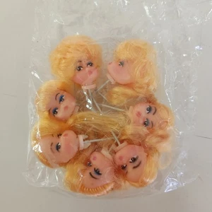 7 Vintage Puppenkopf Plektren 3/4 Zoll blonde Haare weibliches Mädchen Puppe blaue Augen - Bild 1 von 3