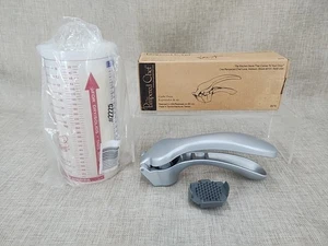 The Pampered Chef Knoblauchpresse #2575 und 2 Tassen Maß Alle Tassen #2225 NEU - Bild 1 von 10