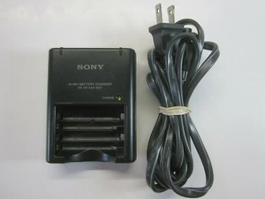 Authentic Sony Ni-MH AA AAA BC-CS2A Battery Charger Double Triple A - Picture 1 of 7