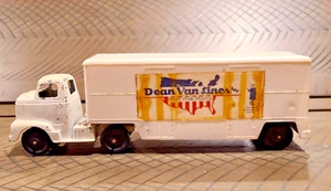 Tootsietoy 1963-'64 & '67 International RC180 Dean Van Lines w/o Rear Door Truck - Picture 1 of 13