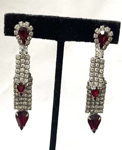 Orecchini Vintage Kramer Rosso Rubino Strass Pendenti Goccia Glamour Clip On - Foto 1 di 7