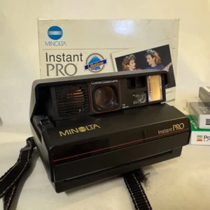 Minolta Instant Pro Camera with Original Box + Closeup Lens - Picture 1 of 8