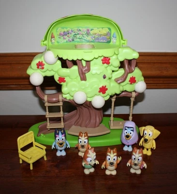 Disney Bluey Tree Playset Green Treehouse 7 Figures - Image 1 of 4
