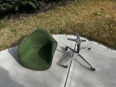 Silla Eames de fibra de vidrio Herman Miller Foto 1 de 4