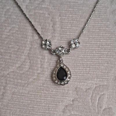 Monet Silvertone Dk Azul y Transparente Lágrima Colgante Collar Delicado Delicado 15" Foto 1 de 4