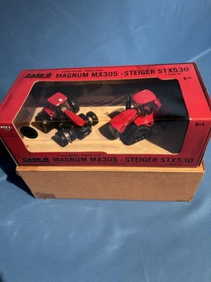 1/64 Ertl Launch Edition Phoenix 2006 "1 de 1500" Juego de 2 Tractores Nuevo en Caja Foto 1 de 4