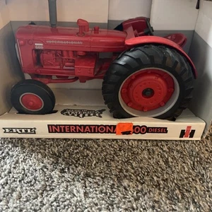 Ertel International Harvester 600 Diesel Diecast Tractor NOS - Picture 1 of 7