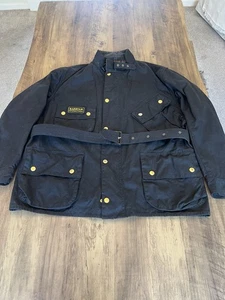 Barbour International Original Herren Wachsjacke Gr. 48 XXL, schwarz mit Gürtel. - Bild 1 von 11