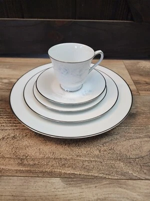 Noritake Virtue Blue Roses On Porcelain Fine China 5 Piece Set #2934